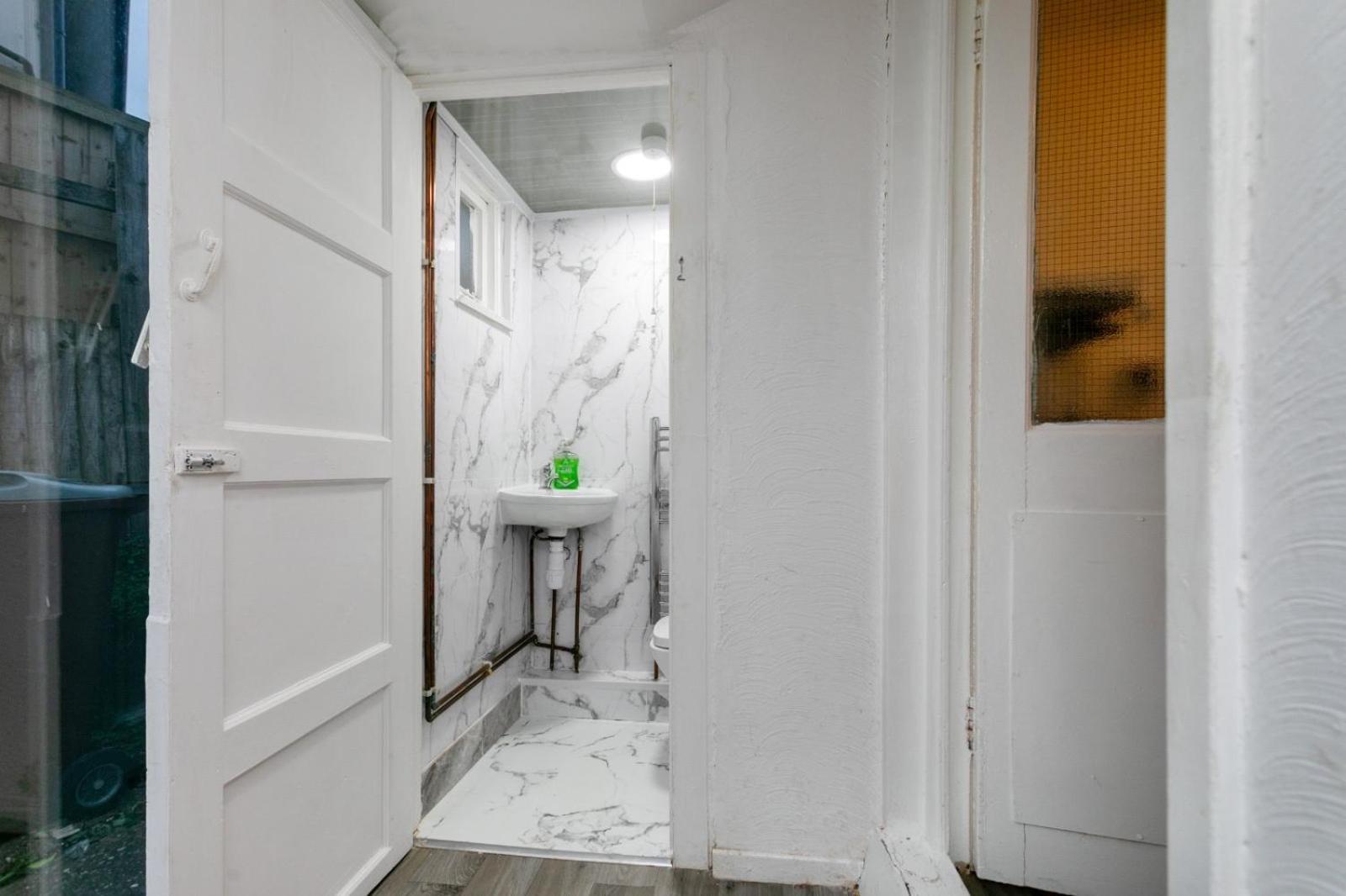 Cozyhome-3Br-5Guest#Netflix#Parking#Garden ノッティンガム エクステリア 写真